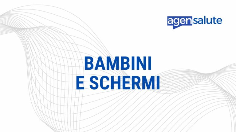 Bambini e schermi: le regole dei pediatri per età, la guida di AgenSalute